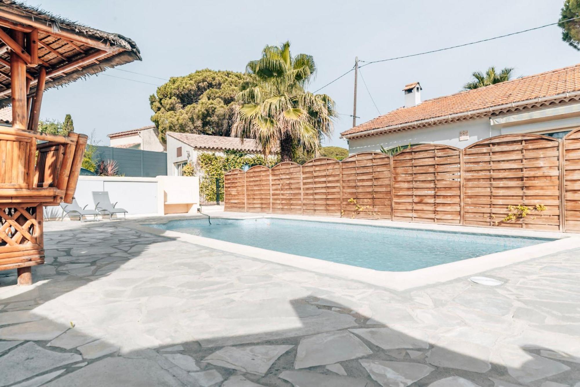 Reve D'Azur, Mazet En Bord De Mer, Parking, Piscine Partagee, Terrasse Bbq & Draps Inclus La Nartelle, 1 Salon, 1 Chambre, 1 Cuisine , 1 Sdb Сент-Максим Экстерьер фото